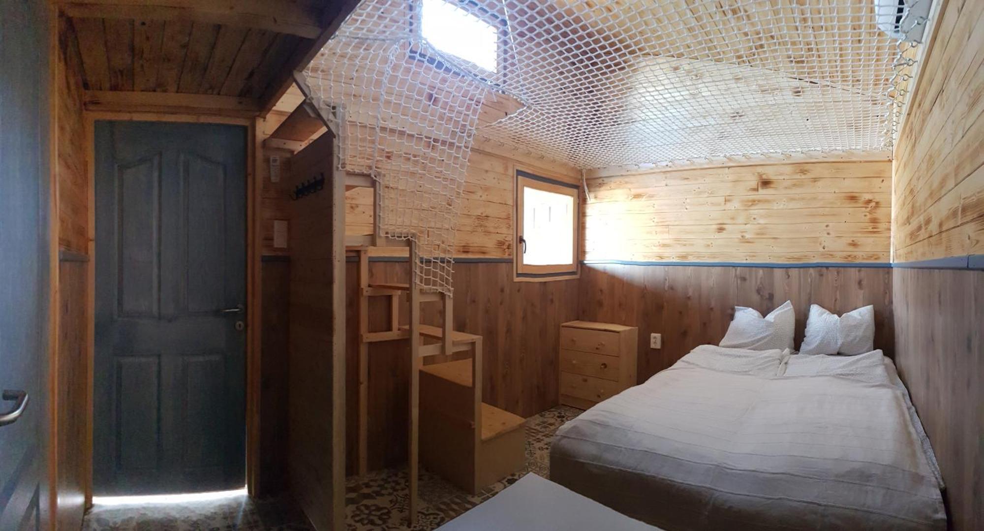 Mandel Fahazak Hotel Paloznak Bilik gambar